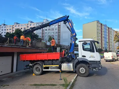 Práce hydraulickou rukou