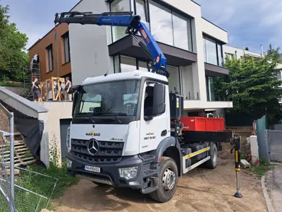 Práce hydraulickou rukou